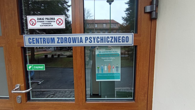 plakat z drzwi